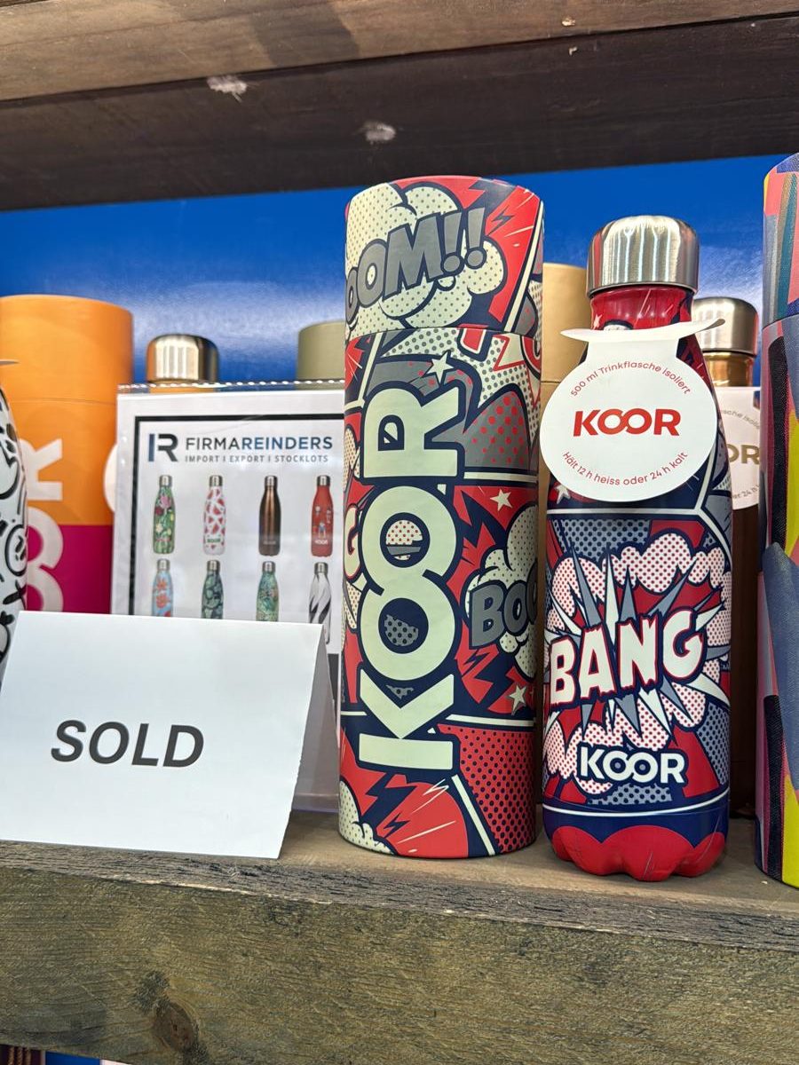 Borraccia KOOR con un cartello Sold allo stand fieristico